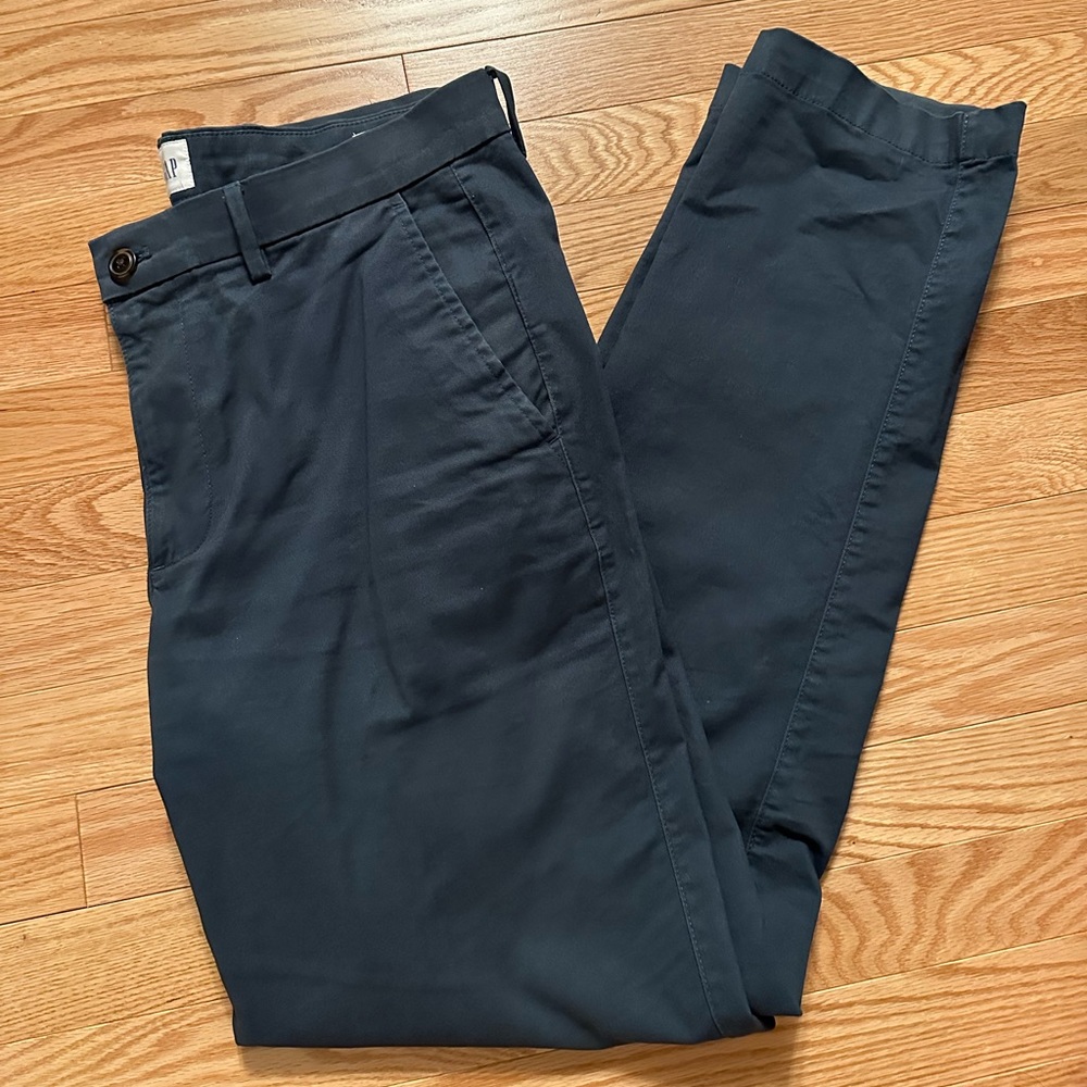 Men’s gap navy khakis slim